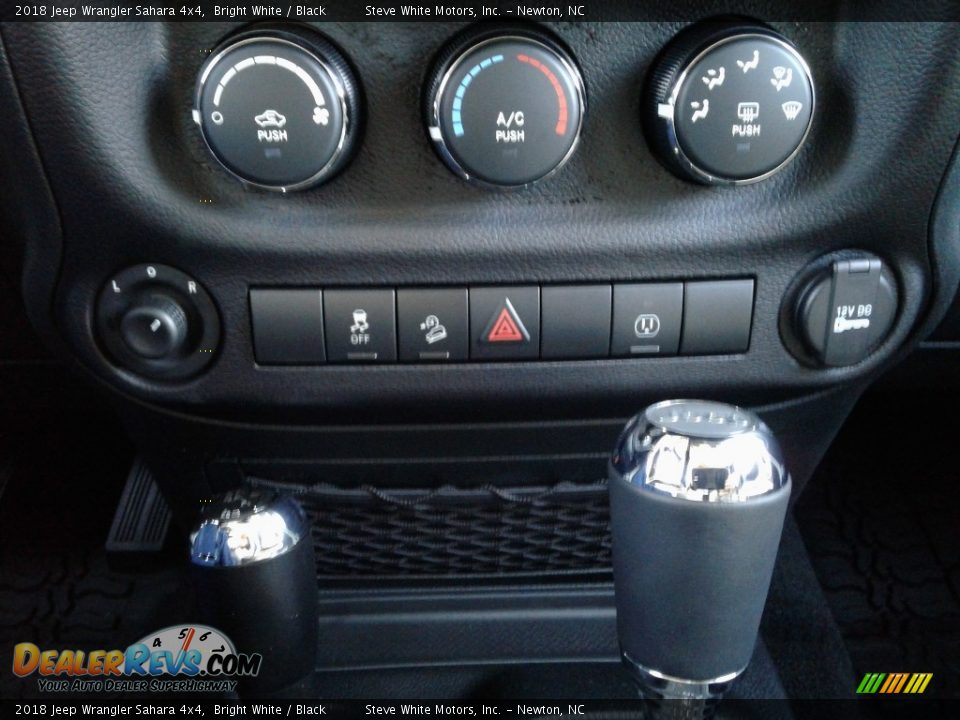 2018 Jeep Wrangler Sahara 4x4 Bright White / Black Photo #21