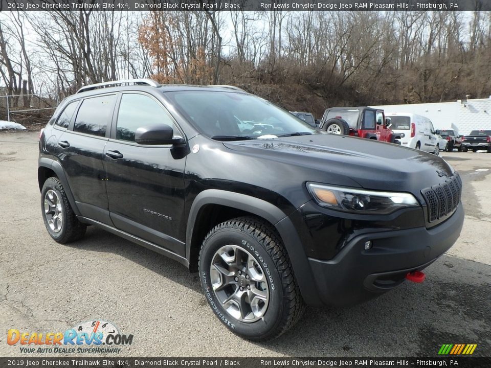 Front 3/4 View of 2019 Jeep Cherokee Trailhawk Elite 4x4 Photo #7