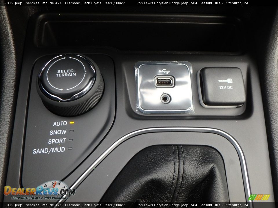 2019 Jeep Cherokee Latitude 4x4 Diamond Black Crystal Pearl / Black Photo #17