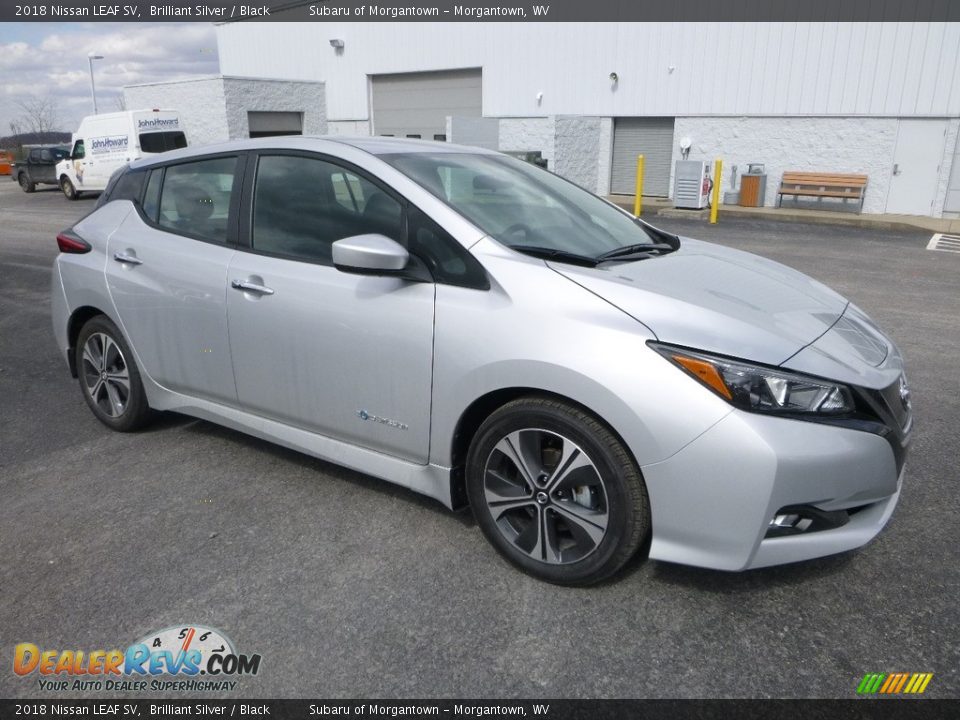 Front 3/4 View of 2018 Nissan LEAF SV Photo #1