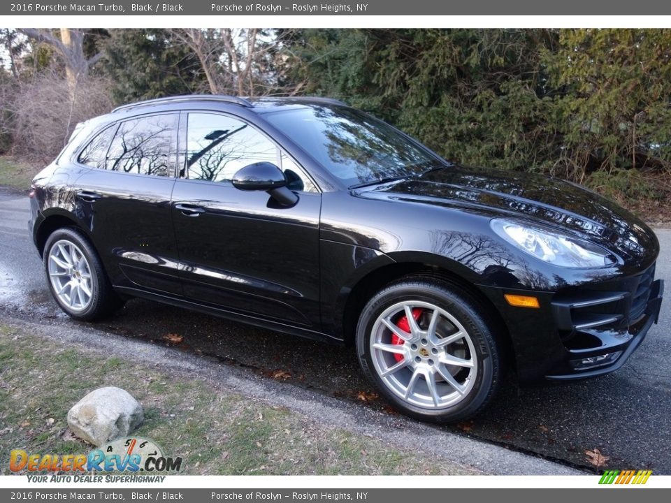 Front 3/4 View of 2016 Porsche Macan Turbo Photo #8