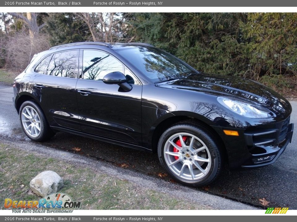 Front 3/4 View of 2016 Porsche Macan Turbo Photo #8