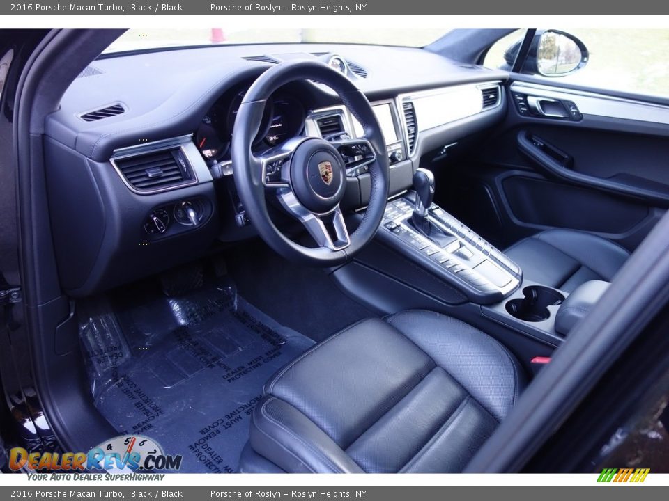 Front Seat of 2016 Porsche Macan Turbo Photo #10