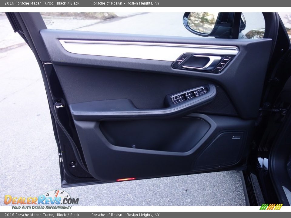 Door Panel of 2016 Porsche Macan Turbo Photo #11
