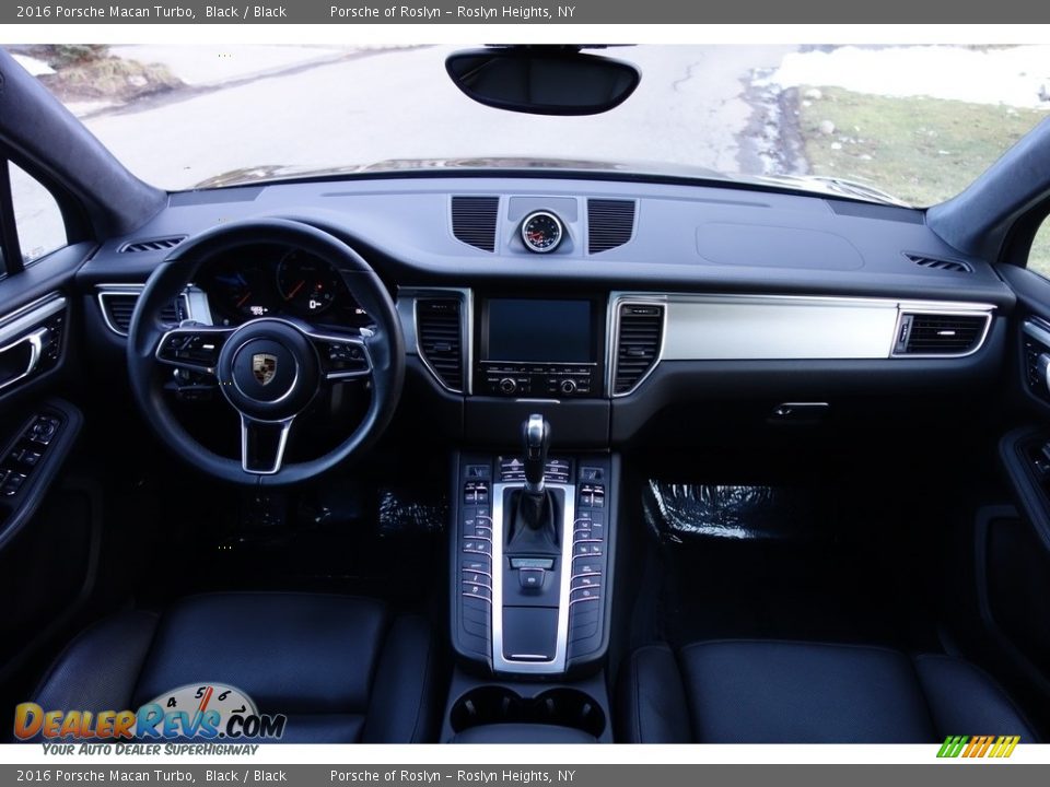 Dashboard of 2016 Porsche Macan Turbo Photo #13
