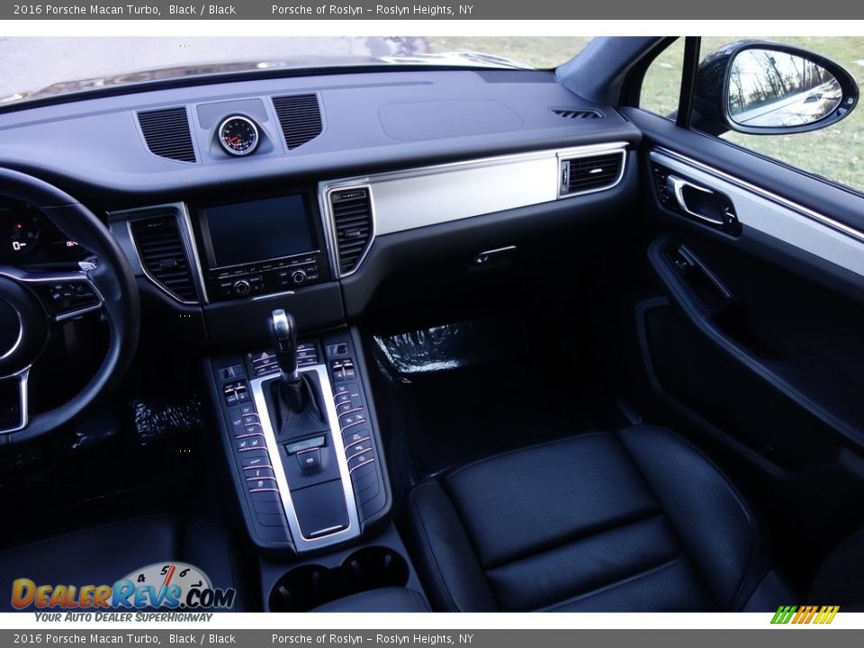 2016 Porsche Macan Turbo Black / Black Photo #14