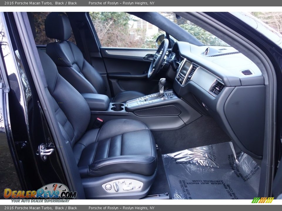 Front Seat of 2016 Porsche Macan Turbo Photo #15
