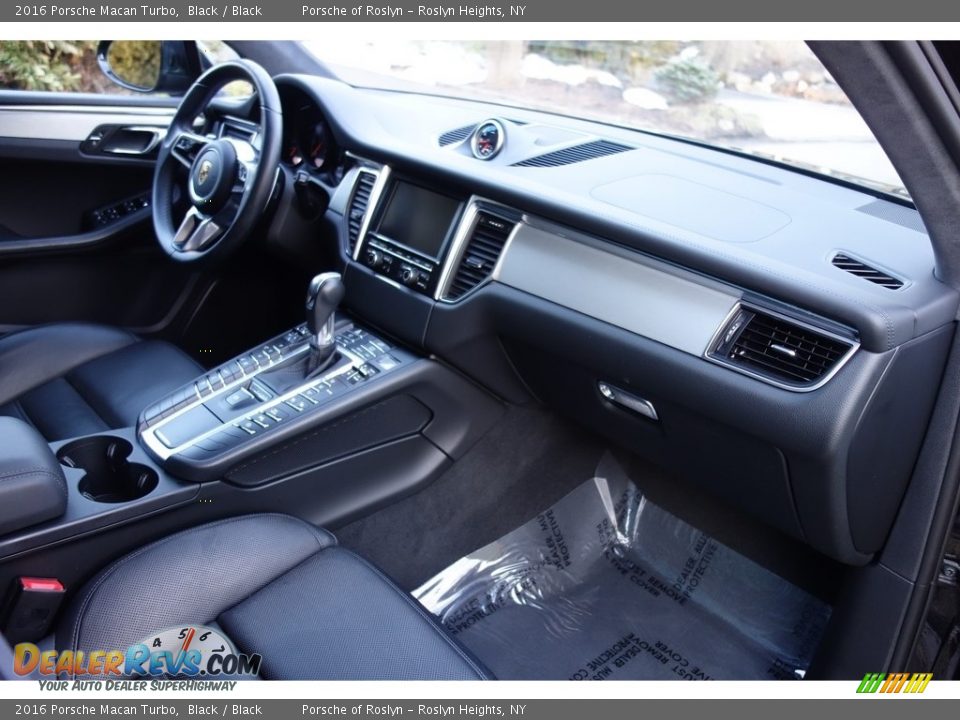 2016 Porsche Macan Turbo Black / Black Photo #16