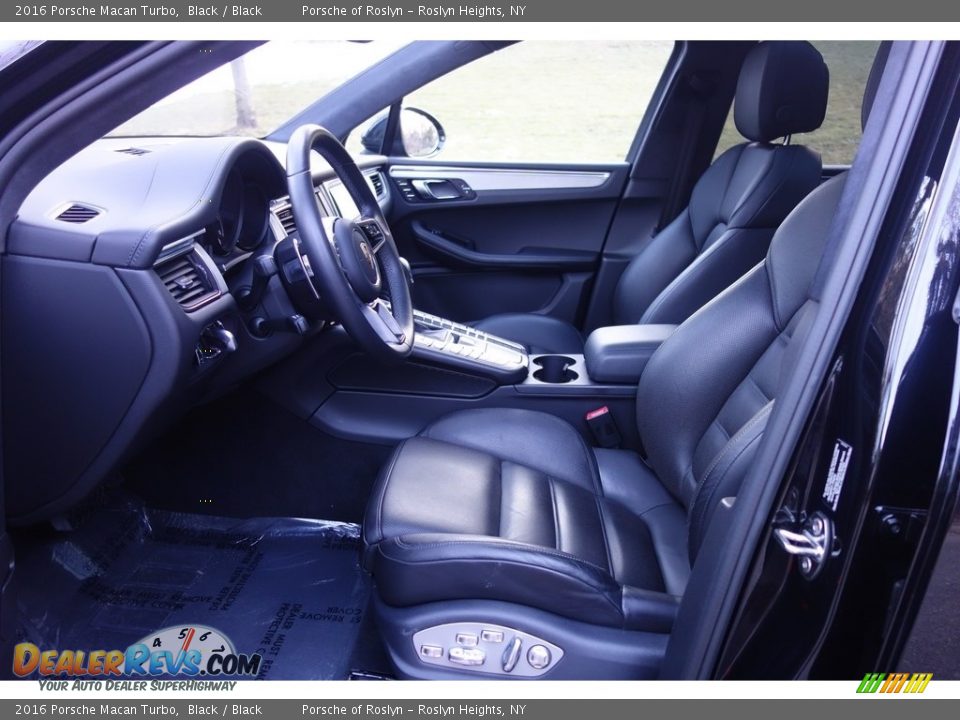 2016 Porsche Macan Turbo Black / Black Photo #17