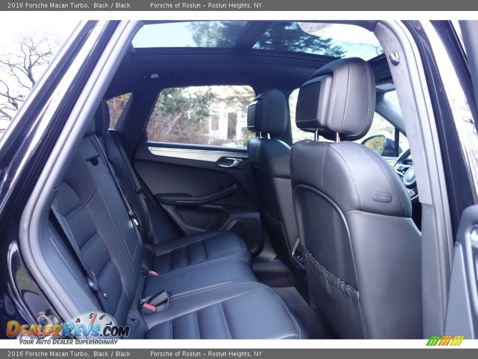 2016 Porsche Macan Turbo Black / Black Photo #18