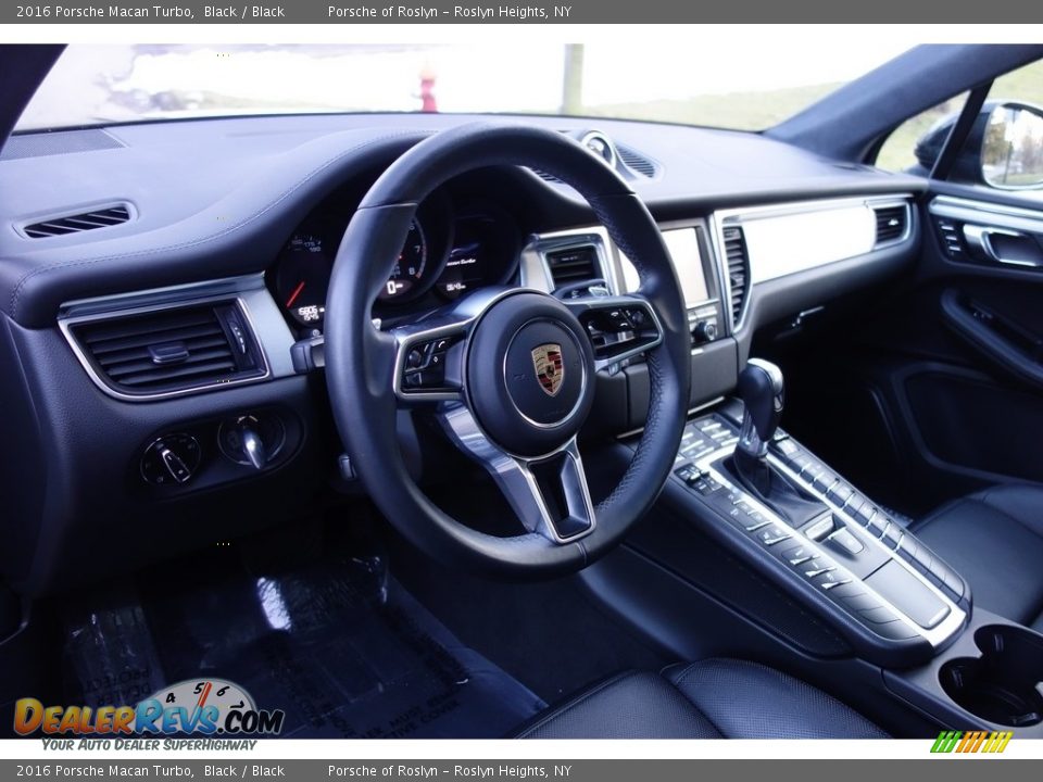 2016 Porsche Macan Turbo Black / Black Photo #19