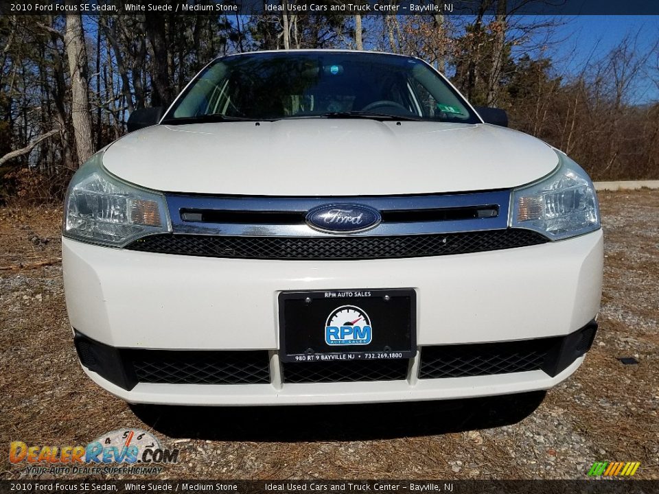 2010 Ford Focus SE Sedan White Suede / Medium Stone Photo #2