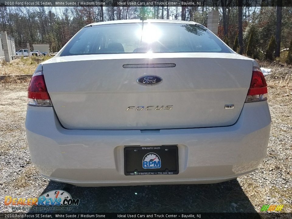 2010 Ford Focus SE Sedan White Suede / Medium Stone Photo #8