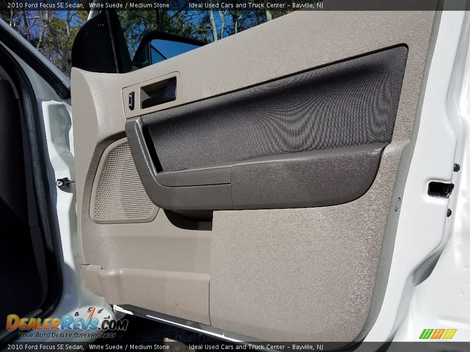 2010 Ford Focus SE Sedan White Suede / Medium Stone Photo #9
