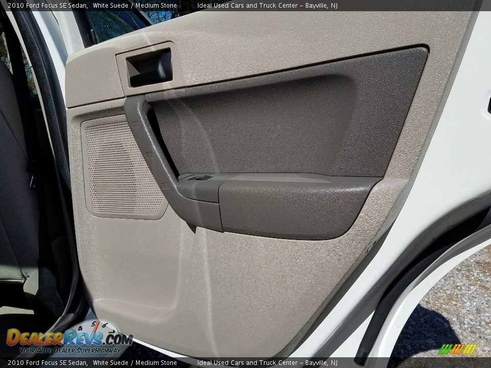 2010 Ford Focus SE Sedan White Suede / Medium Stone Photo #12