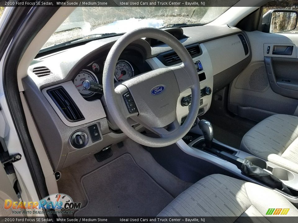 2010 Ford Focus SE Sedan White Suede / Medium Stone Photo #18