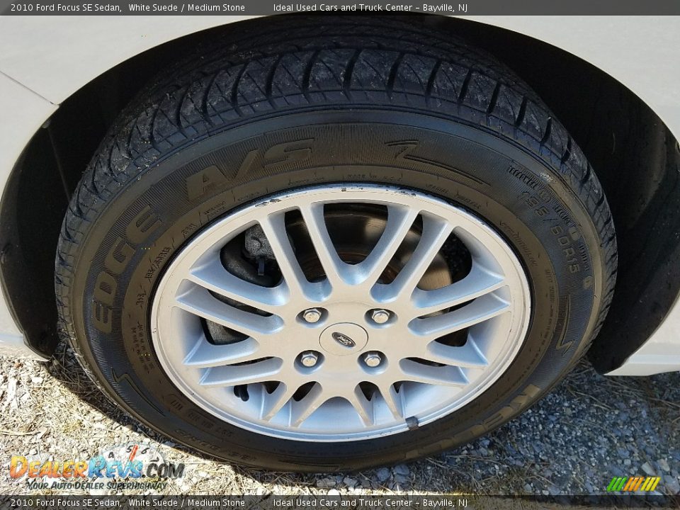 2010 Ford Focus SE Sedan White Suede / Medium Stone Photo #24