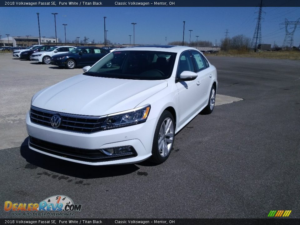 2018 Volkswagen Passat SE Pure White / Titan Black Photo #1