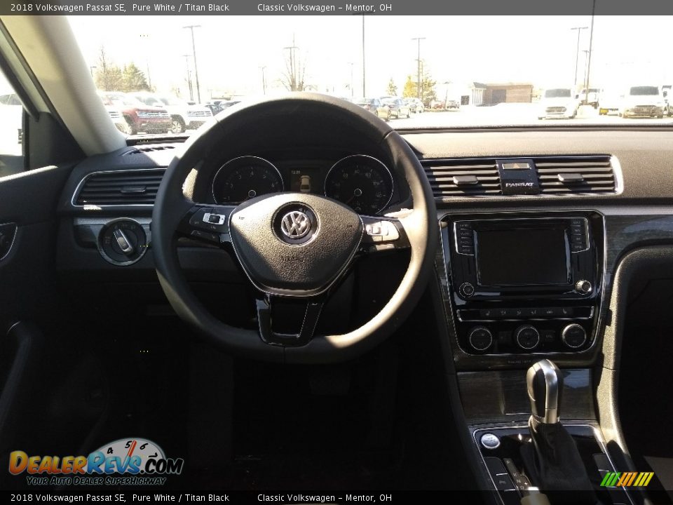 2018 Volkswagen Passat SE Pure White / Titan Black Photo #3