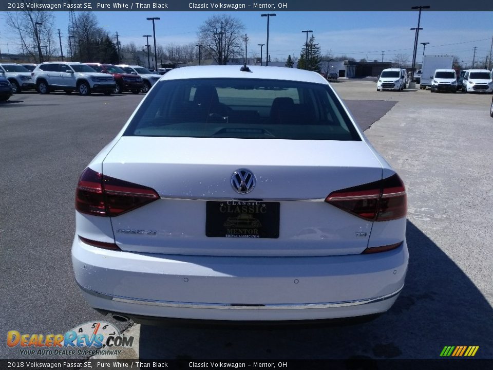 2018 Volkswagen Passat SE Pure White / Titan Black Photo #4