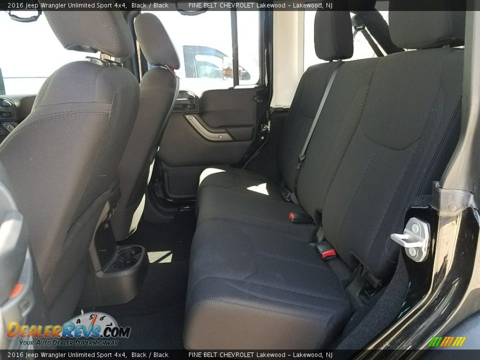 2016 Jeep Wrangler Unlimited Sport 4x4 Black / Black Photo #3