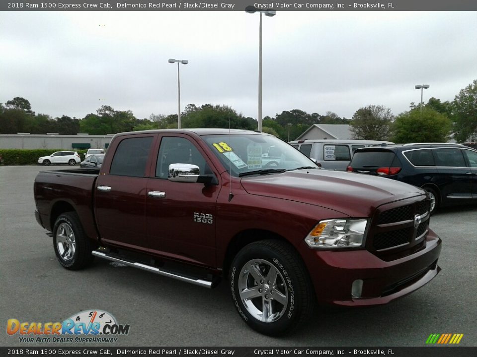 Front 3/4 View of 2018 Ram 1500 Express Crew Cab Photo #7