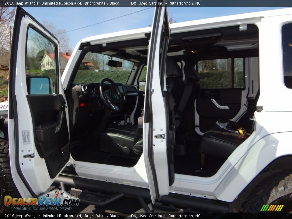 2016 Jeep Wrangler Unlimited Rubicon 4x4 Bright White / Black Photo #28