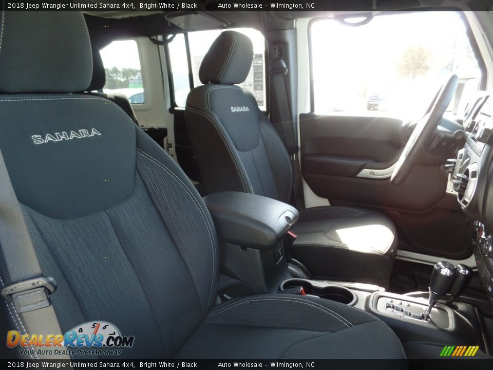 2018 Jeep Wrangler Unlimited Sahara 4x4 Bright White / Black Photo #12