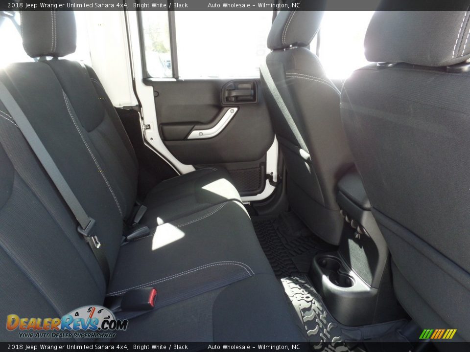 2018 Jeep Wrangler Unlimited Sahara 4x4 Bright White / Black Photo #13