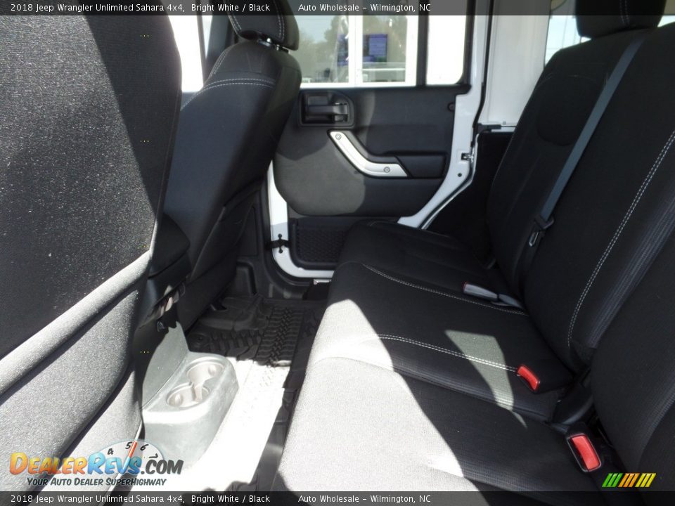 2018 Jeep Wrangler Unlimited Sahara 4x4 Bright White / Black Photo #14