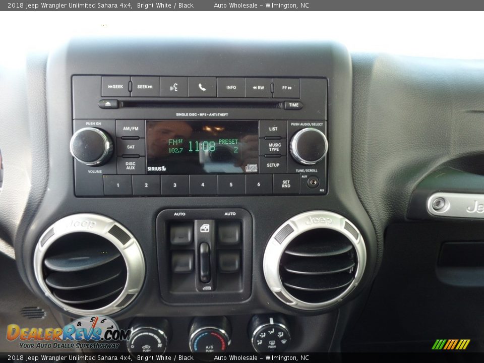 2018 Jeep Wrangler Unlimited Sahara 4x4 Bright White / Black Photo #17