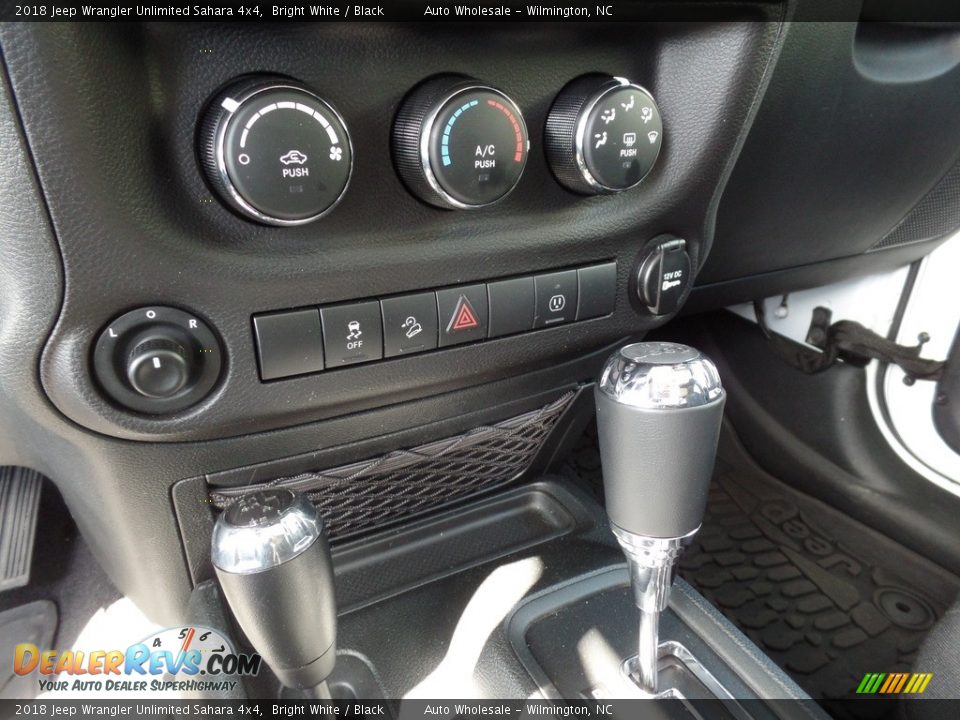 2018 Jeep Wrangler Unlimited Sahara 4x4 Bright White / Black Photo #18