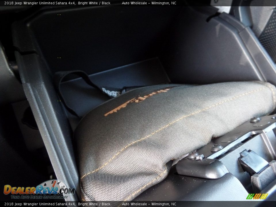 2018 Jeep Wrangler Unlimited Sahara 4x4 Bright White / Black Photo #20