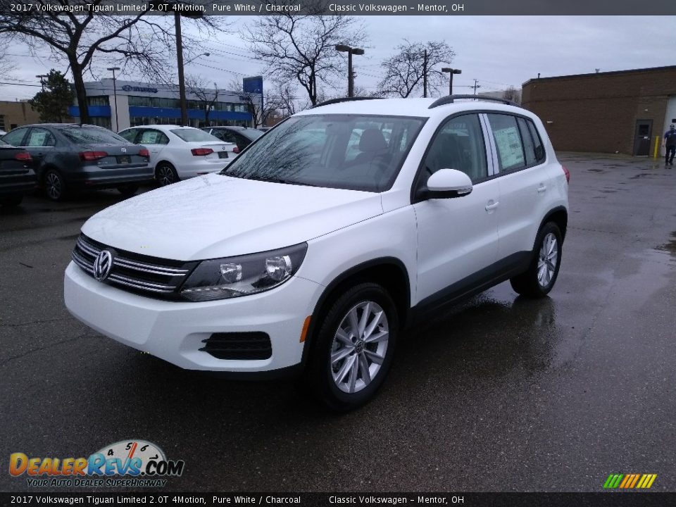 Front 3/4 View of 2017 Volkswagen Tiguan Limited 2.0T 4Motion Photo #2