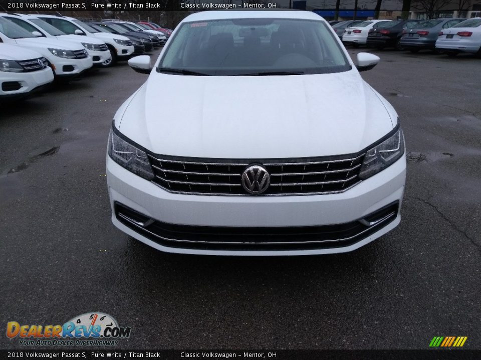 2018 Volkswagen Passat S Pure White / Titan Black Photo #1