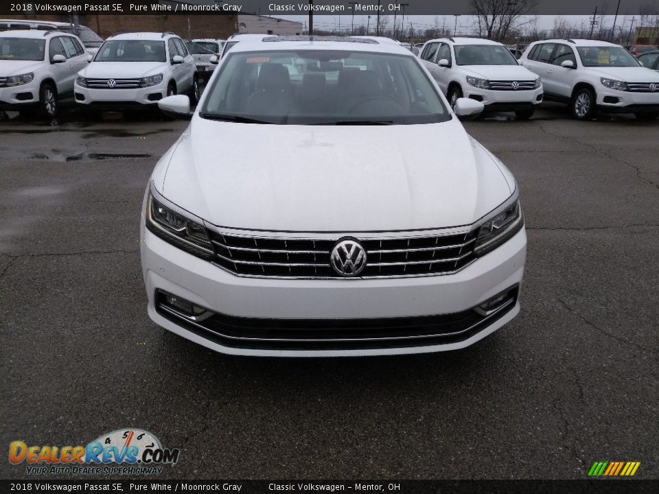 2018 Volkswagen Passat SE Pure White / Moonrock Gray Photo #1