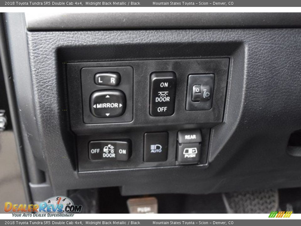 2018 Toyota Tundra SR5 Double Cab 4x4 Midnight Black Metallic / Black Photo #17