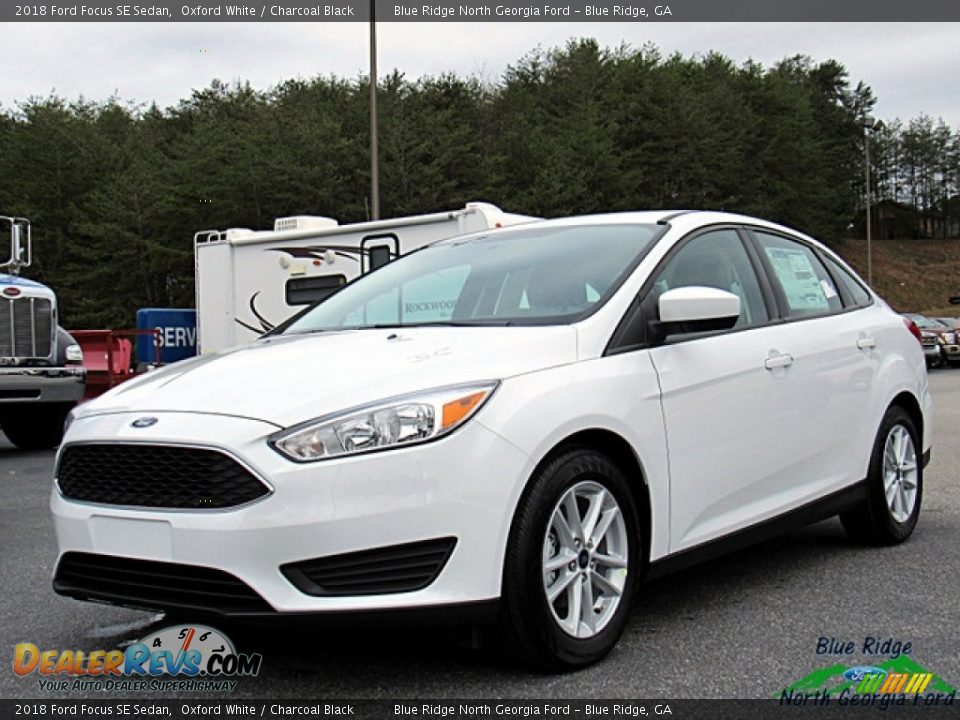 2018 Ford Focus SE Sedan Oxford White / Charcoal Black Photo #1