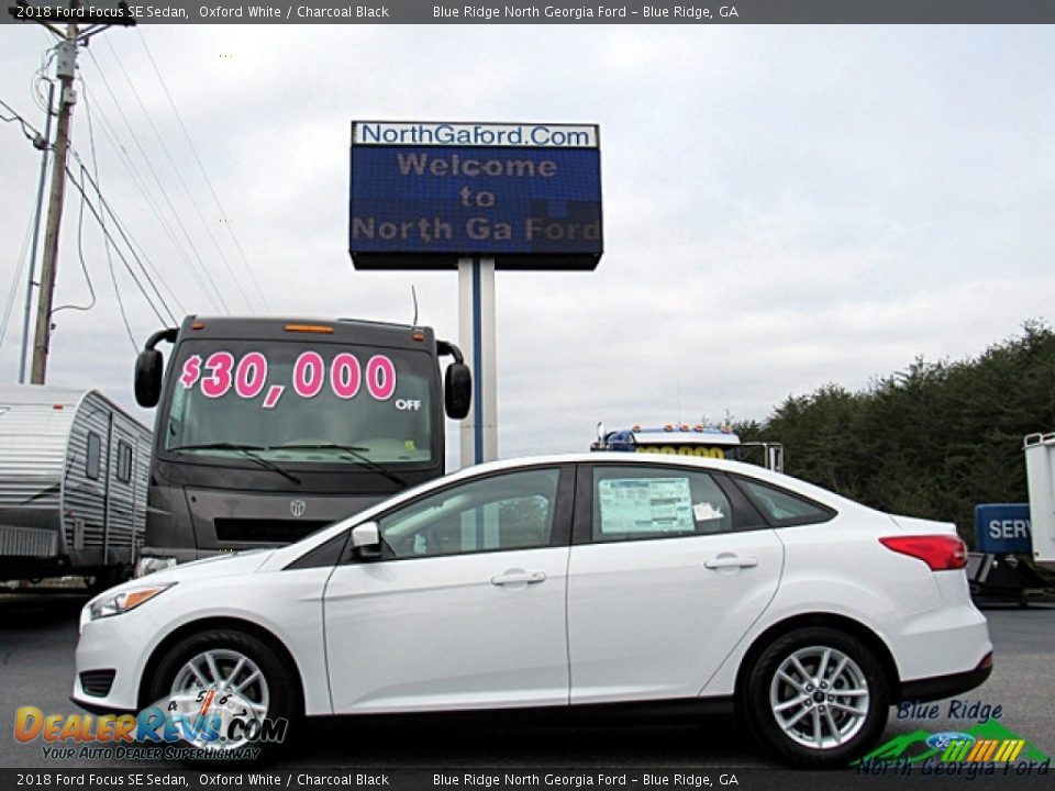 2018 Ford Focus SE Sedan Oxford White / Charcoal Black Photo #2