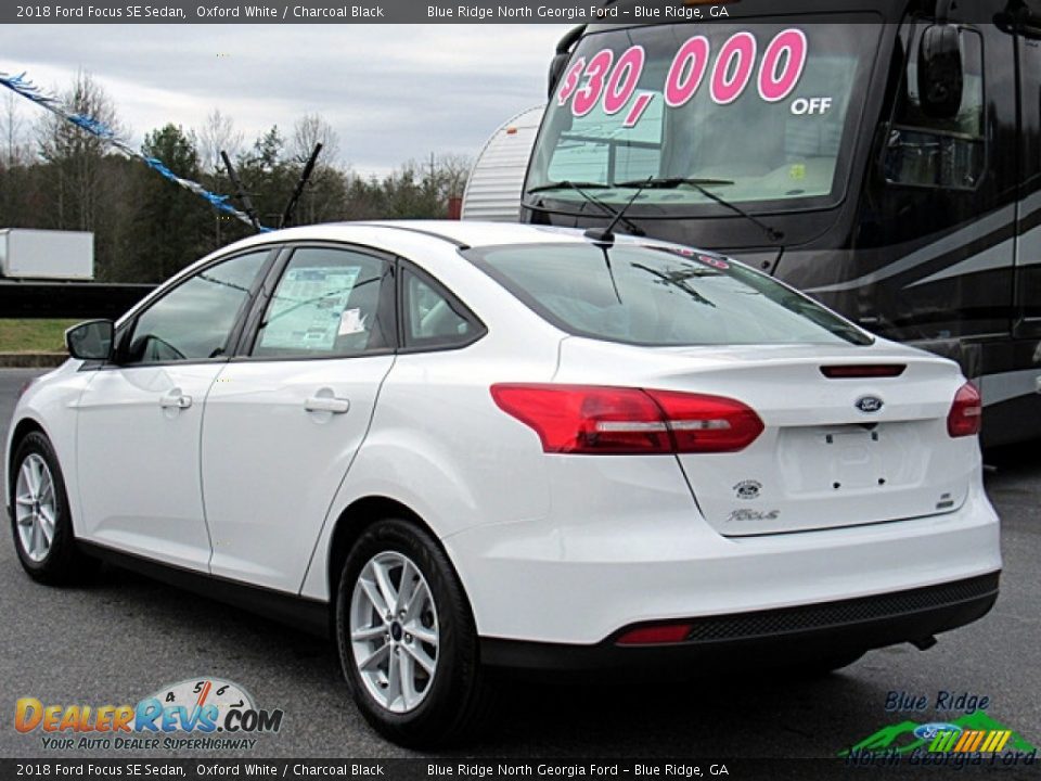 2018 Ford Focus SE Sedan Oxford White / Charcoal Black Photo #3