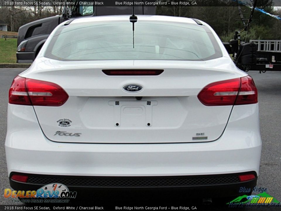 2018 Ford Focus SE Sedan Oxford White / Charcoal Black Photo #4