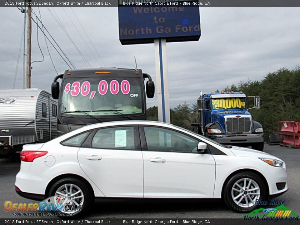 2018 Ford Focus SE Sedan Oxford White / Charcoal Black Photo #6