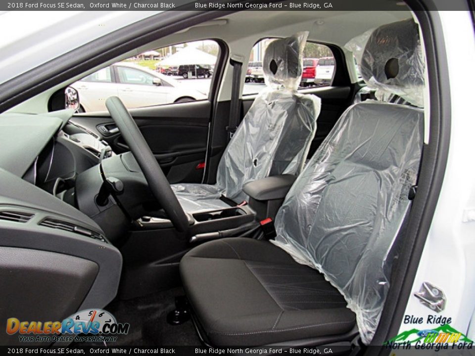 2018 Ford Focus SE Sedan Oxford White / Charcoal Black Photo #10