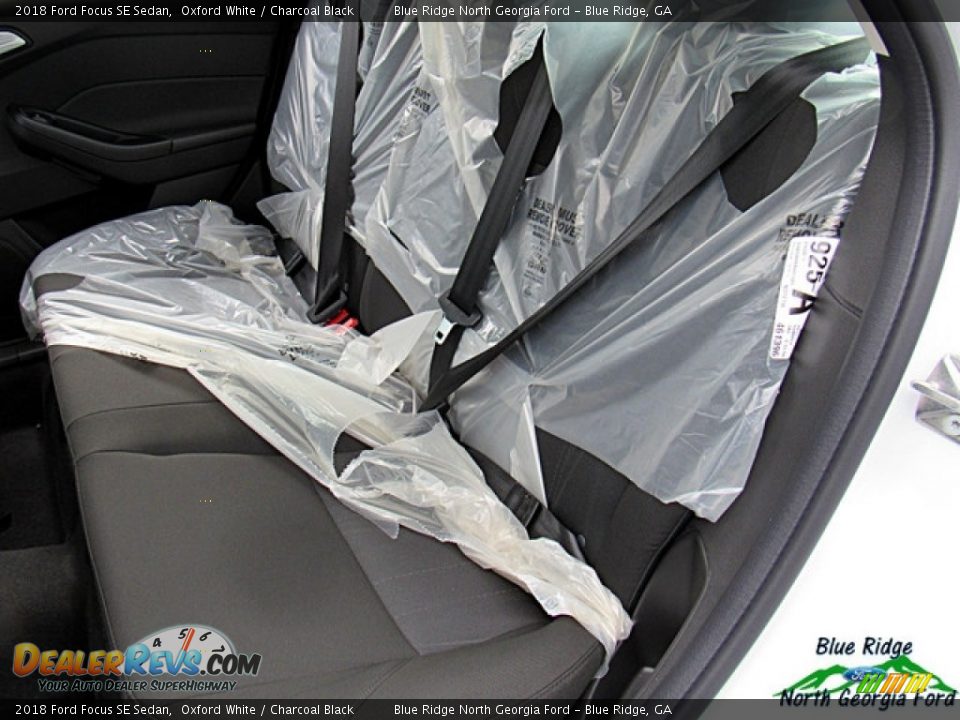 2018 Ford Focus SE Sedan Oxford White / Charcoal Black Photo #14