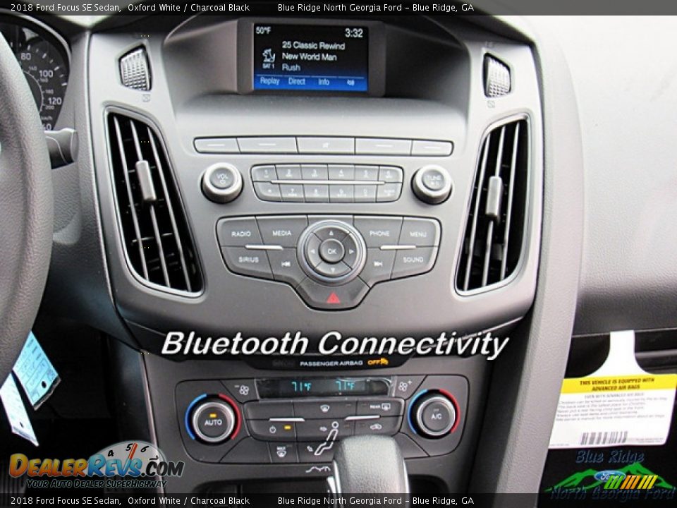 2018 Ford Focus SE Sedan Oxford White / Charcoal Black Photo #16