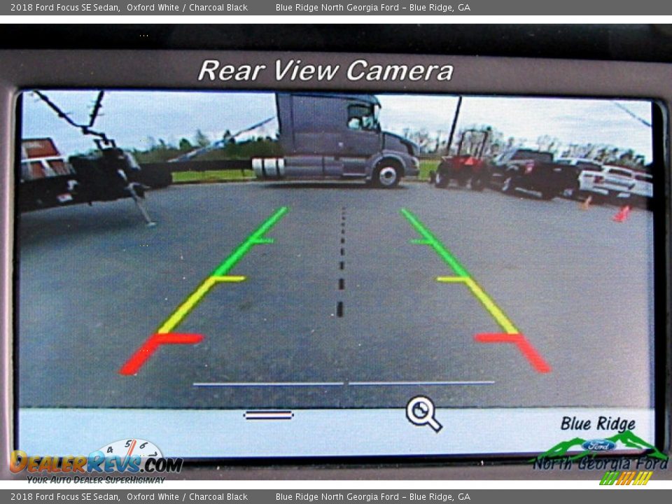 2018 Ford Focus SE Sedan Oxford White / Charcoal Black Photo #18