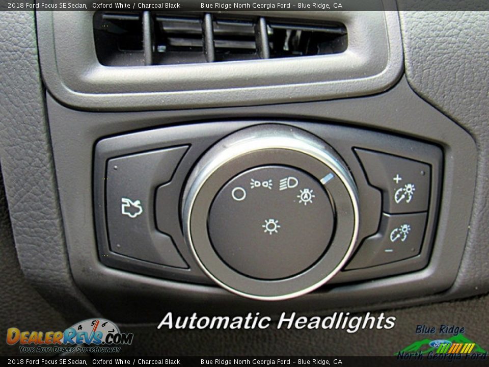 2018 Ford Focus SE Sedan Oxford White / Charcoal Black Photo #20