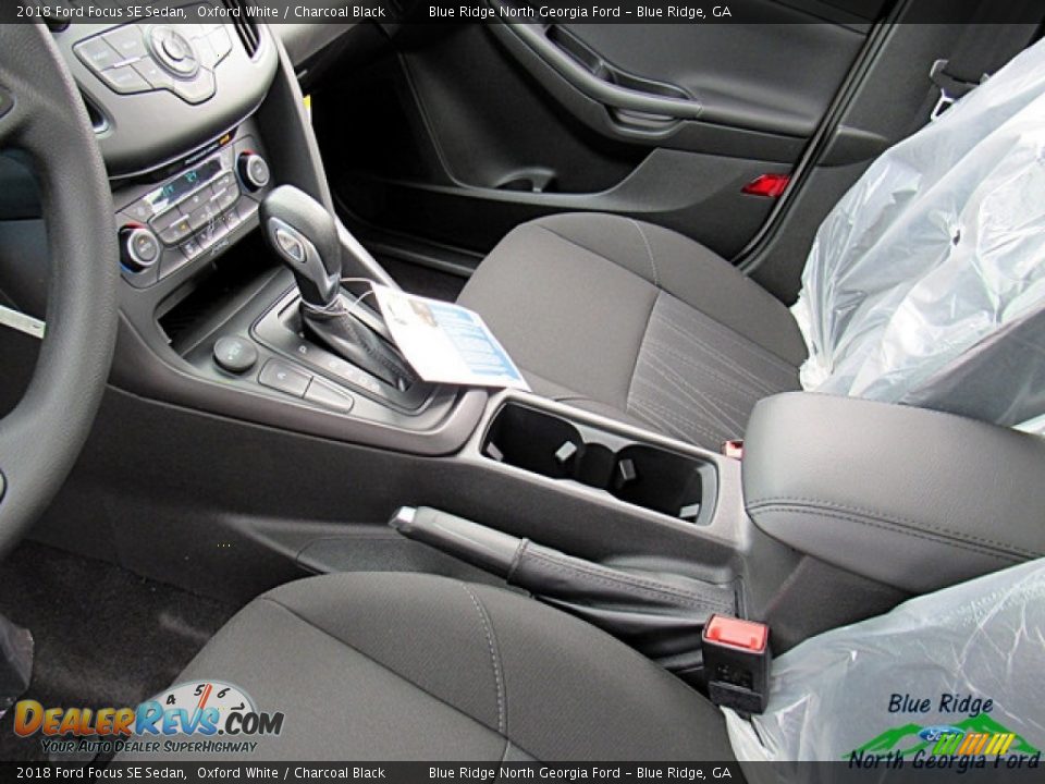 2018 Ford Focus SE Sedan Oxford White / Charcoal Black Photo #21
