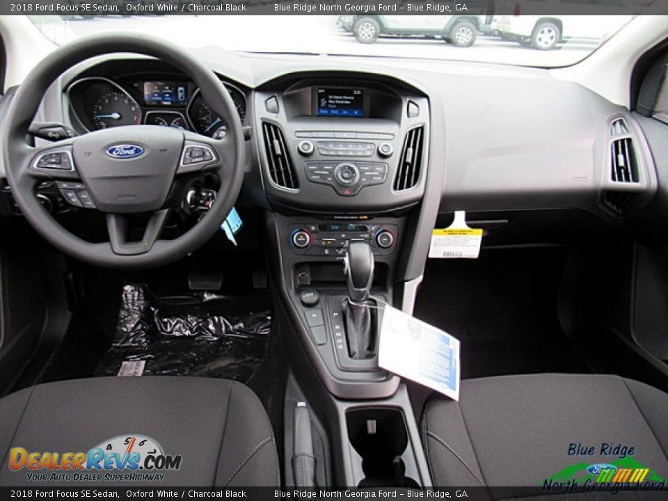 2018 Ford Focus SE Sedan Oxford White / Charcoal Black Photo #23
