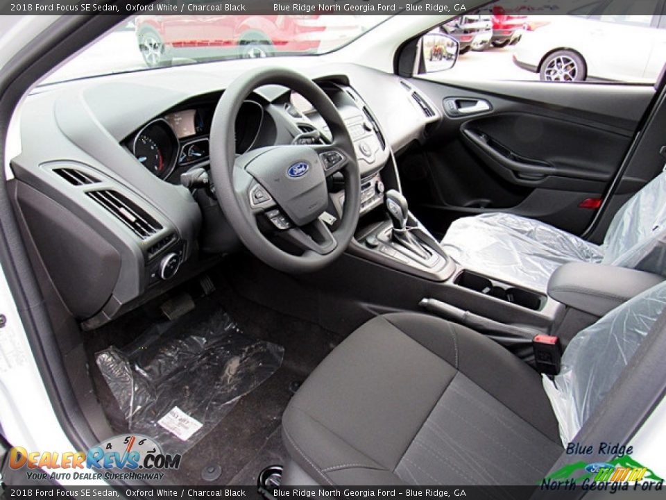 2018 Ford Focus SE Sedan Oxford White / Charcoal Black Photo #27
